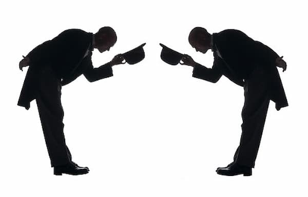 TRÌNH ĐỘ HAY THÁI ĐỘ? Tôn trọng người khác cũng chính là tôn trọng bản thân mình