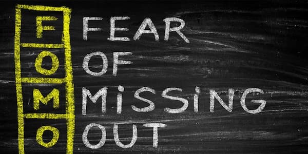 BÍ QUYẾT THUYẾT PHỤC KHÁCH HÀNG TRONG NHÁY MẮT Fear of missing out