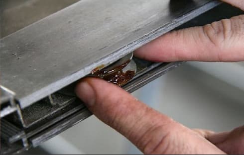 NGUYÊN NHÂN VÀ GIẢI PHÁP KHẮC PHỤC CỬA LÙA BỊ KẸT