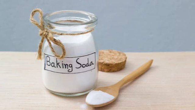 Cách xử lý kính cường lực bị xước bằng baking soda