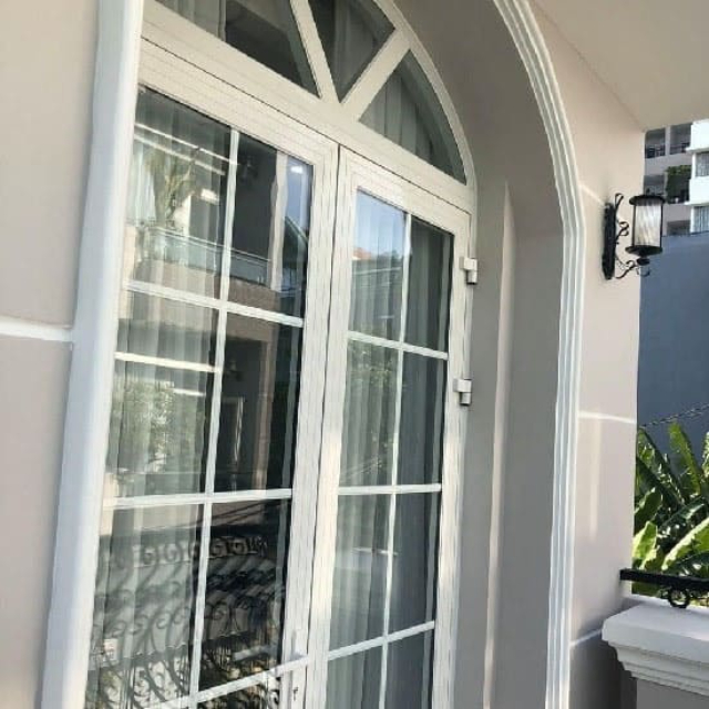 CÁC MẪU CỬA NHÔM XINGFA UỐN VÒM ĐẸP NHẤT Cửa nhôm uốn vòm và chia nan trang trí