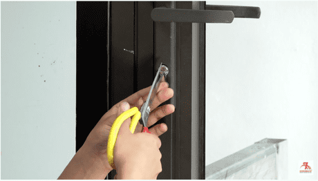 CÁCH “CỨU” MỘT Ổ KHÓA BỊ GÃY CHÌA