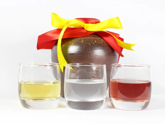 Top 10+ cách khử mùi hôi trong nhà vệ sinh hiệu quả hiện nay Chỉ cần chuẩn bị 1 chai rượu trắng và đặt gần bồn cầu vệ sinh