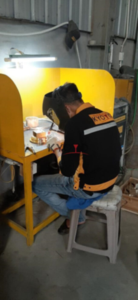 Kiểm tra các khuyết tật bề mặt và bề mặt phụ