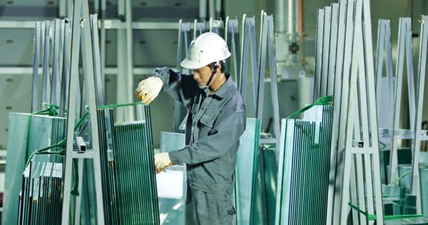 CUỘC SỐNG CỦA MỘT NGƯỜI THỢ NHÔM KÍNH