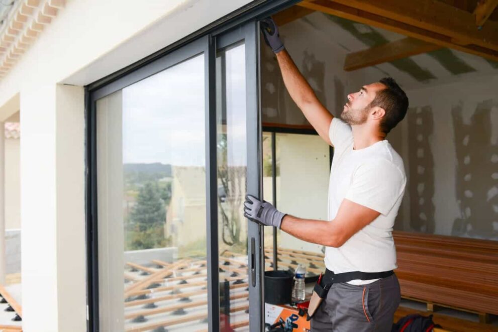 NHỮNG LỖI THƯỜNG GẶP VÀ CÁCH KHẮC PHỤC LỖI CỬA KÍNH CƯỜNG LỰC