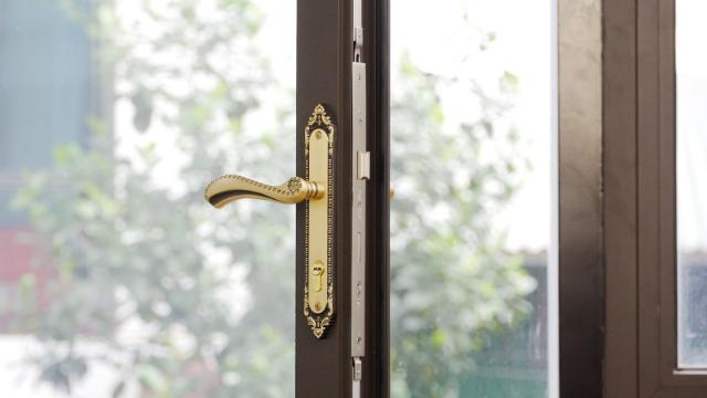 Xu hướng sử dụng khóa cửa nhôm kính trong công trình kiến trúc Lý do nên chọn khóa cửa nhôm kính Sevendays