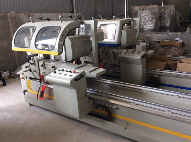 Máy cắt nhôm 2 đầu
