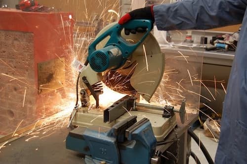 Lưu ý sử dụng máy cắt nhôm an toàn