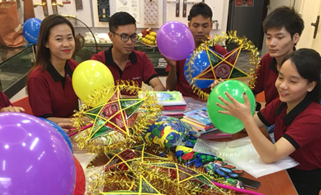 Toàn thể CBCNV của SEVENDAYS đang gấp rút chuẩn bị quà để gửi đến các em nhỏ khó khăn trong dịp Tết Trung Thu
