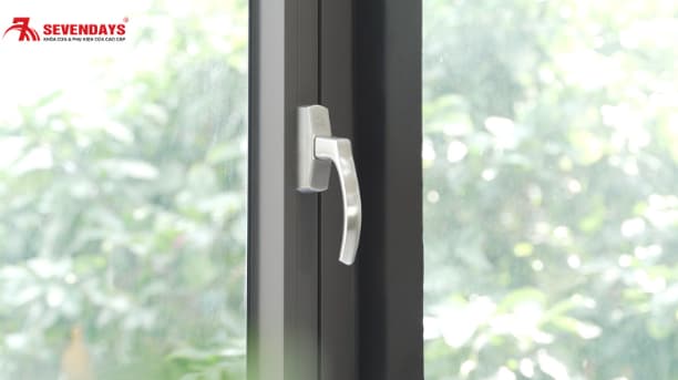 Khóa cửa Sevendays phù hợp với những nhôm hệ nào? tay đa điểm inox sevendays