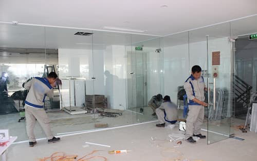 Hướng dẫn cách tháo cửa kính cường lực