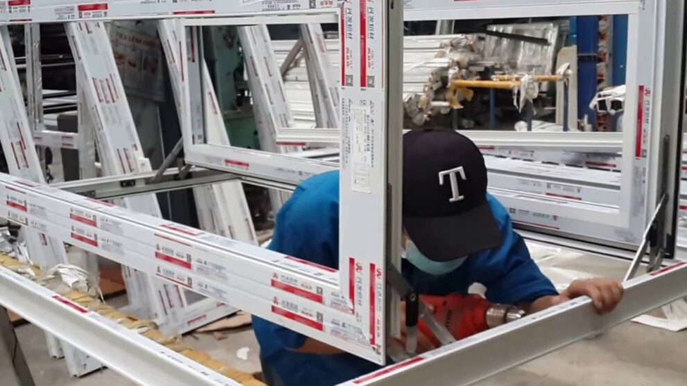 ĐỂ TRỞ THÀNH MỘT NGƯỜI THỢ NHÔM KÍNH GIỎI