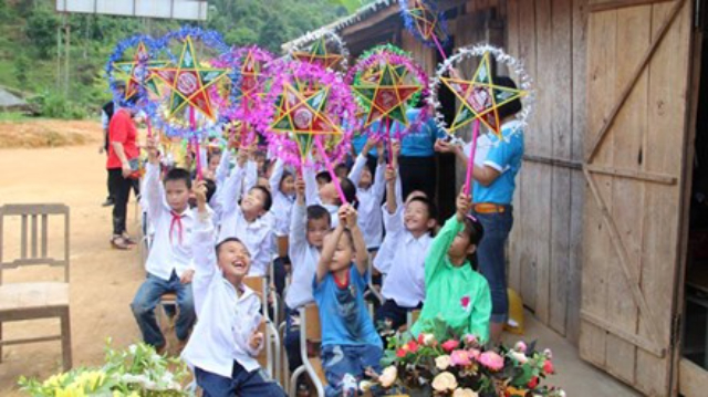 Nhìn những nụ cười rạng rỡ của các em khi nhận được món quà, SEVENDAYS cảm thấy rất vui vì đã phần nào làm ngày lễ hội Trung Thu của các em trở nên ấm áp hơn