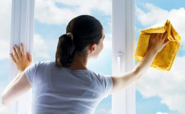 CÁCH BẢO QUẢN CỬA NHÔM KÍNH LUÔN BỀN ĐẸP Vệ sinh thường xuyên để cửa nhôm kính luôn