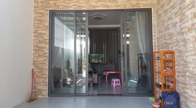 Có thiết kế hình chữ nhật giúp không gian phòng khách thêm cân đối