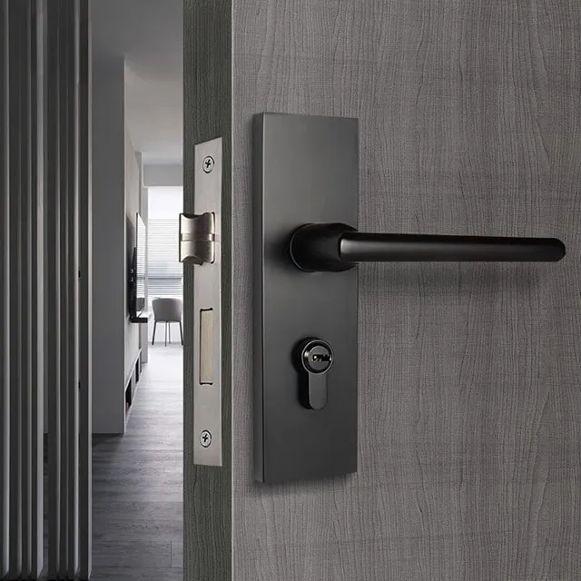 Khóa cửa tay gạt bị kẹt – Nguyên nhân và cách khắc phục
