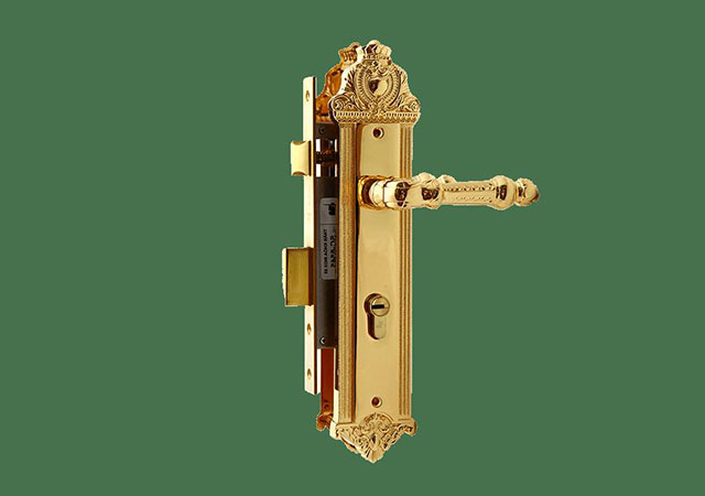 Khóa đồng vàng 24K thông phòng