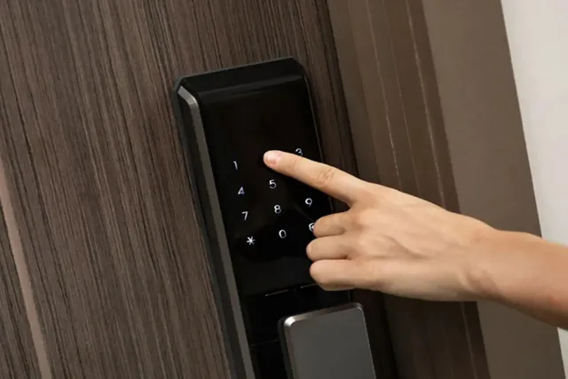 Các lỗi khóa cửa thường gặp và cách khắc phục Khóa không tự động khóa khi đóng cửa