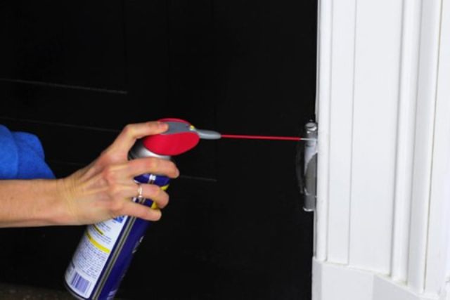 Hướng dẫn cách sửa chữa, bảo dưỡng bản lề cửa nhôm tại nhà Bảo dưỡng bản lề cửa nhôm đúng cách