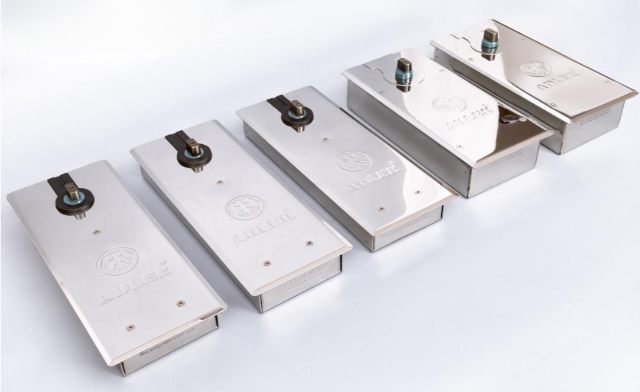 Bảo dưỡng định kỳ giúp bản lề thủy lực cửa nhôm luôn đảm bảo chất lượng