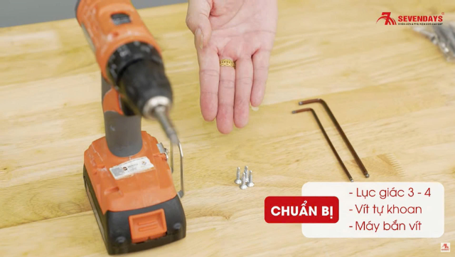 Hướng dẫn chi tiết thay bản lề cửa nhôm chuẩn kỹ thuật Chuẩn bị đầy đủ dụng cụ