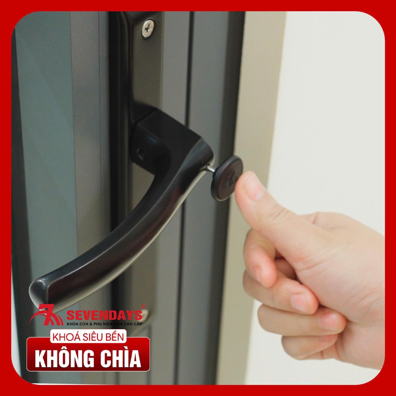 Giải mã sức hút của Khóa siêu bền không chìa Sevendays trong mọi công trình Sử dụng chốt bật để đóng/mở