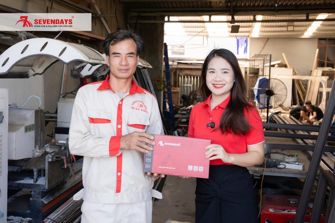 Ghé thăm xưởng nhôm kính Xuân Kiên tại Hải Phòng Xưởng nhôm kính anh Xuân Kiên - Hồng Châu, Hải Phòng