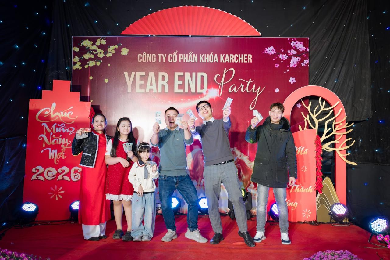 YEAR END PARTY 2025 – HÀNH TRÌNH NHÌN LẠI CÙNG KARCHER Những phần quà gửi tặng cho nhân viên