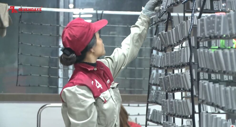 7 sai lầm khi chọn phụ kiện cửa nhôm khiến bạn tốn tiền oan 7 sai lầm khi chọn phụ kiện cửa nhôm khiến bạn tốn tiền oan